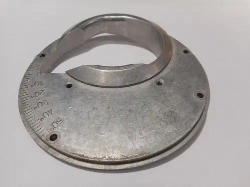 Lufteintrittsflansch aus Metall mit markierten Gradzahlen, möglicherweise von der Marke Remeha, auf weißem Hintergrund.